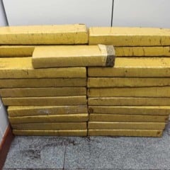 Mais de 30 tabletes de maconha apreendidos | Foto: Ed Santos/ Acorda Cidade