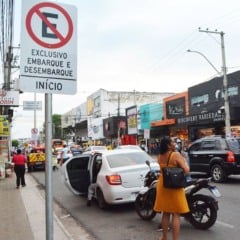 Prefeitura implanta novas áreas de embarque e desembarque para melhorar organização do trânsito