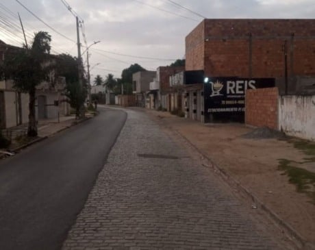 Estrada da Pedra Ferrada, no bairro Asa Branca