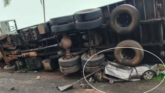 Quatro homens morrem após caminhão tombar em cima de carro em São Paulo