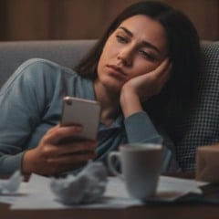 Dezembrite: especialista alerta para o esgotamento mental que atinge a “bateria social” no fim do ano