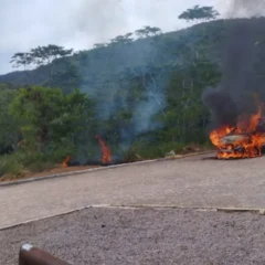 Incêndio em veículo na br-324