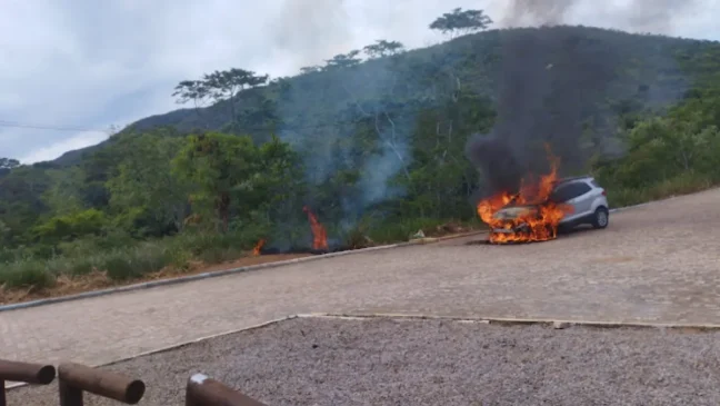 Incêndio em veículo na br-324