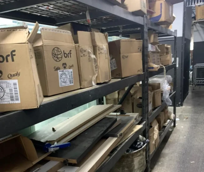 Ap&oacute;s sete anos de irregularidades, Vigil&acirc;ncia Sanit&aacute;ria interdita estabelecimento no Centro de Feira de Santana