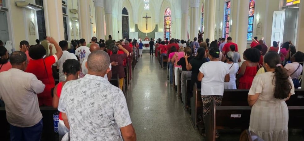 Missa celebrada pelo padre Júlio César