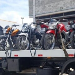 PM apreende motos envolvidas em pr&aacute;ticas de dire&ccedil;&atilde;o perigosa na Avenida N&oacute;ide Cerqueira e encerra festa na Rua Nova