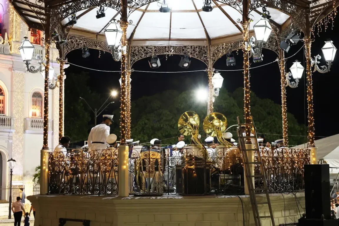 Música e emoção marcam apresentação da Filarmônica 25 de Março no Natal Encantado