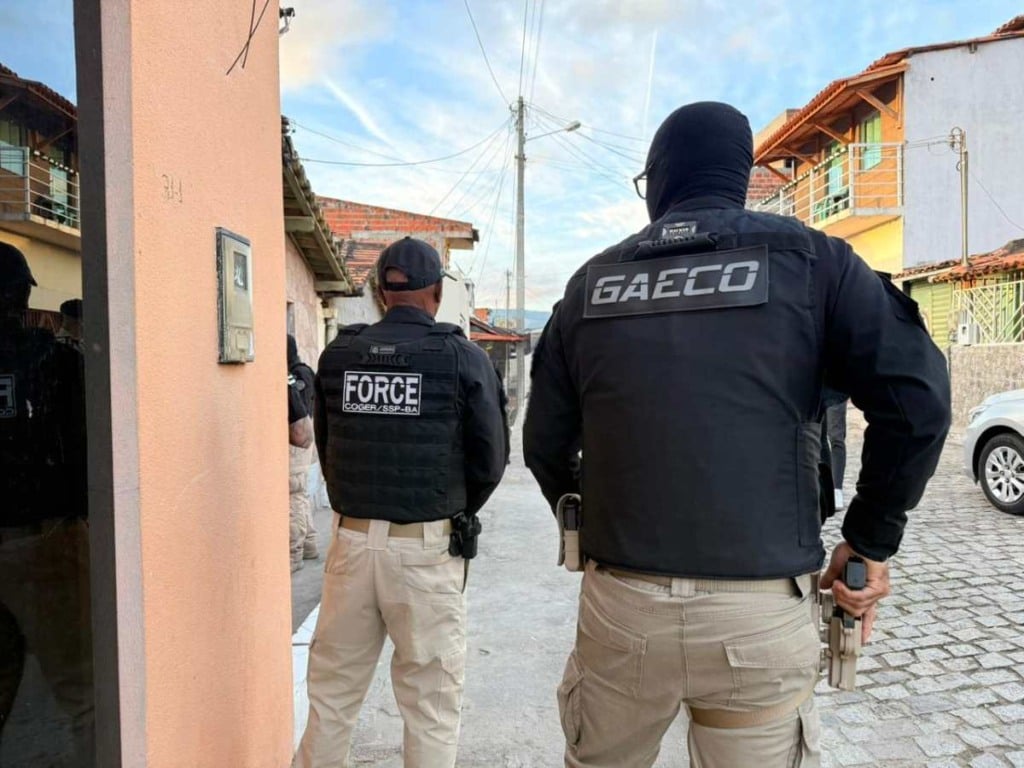 Operação cumpre mandados contra PMs investigados por homicídios em Jequié Operação cumpre mandados contra PMs investigados por homicídios em Jequié