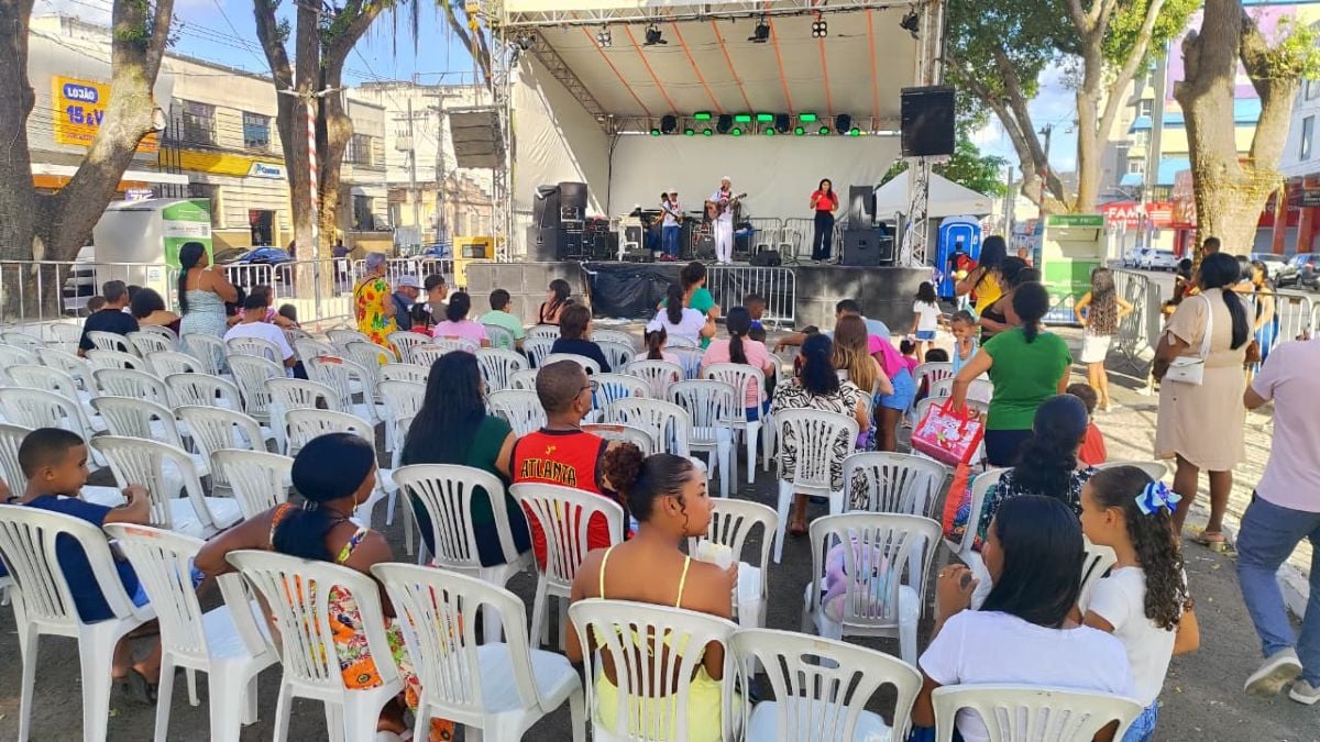 Papai Noel chega de Helicóptero em Feira de Santana