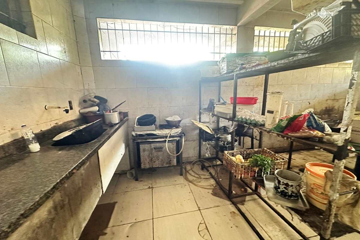 Vigilância Sanitária interdita pasteleira por condições insalubres Vigilância Sanitária interdita pasteleira por condições insalubres