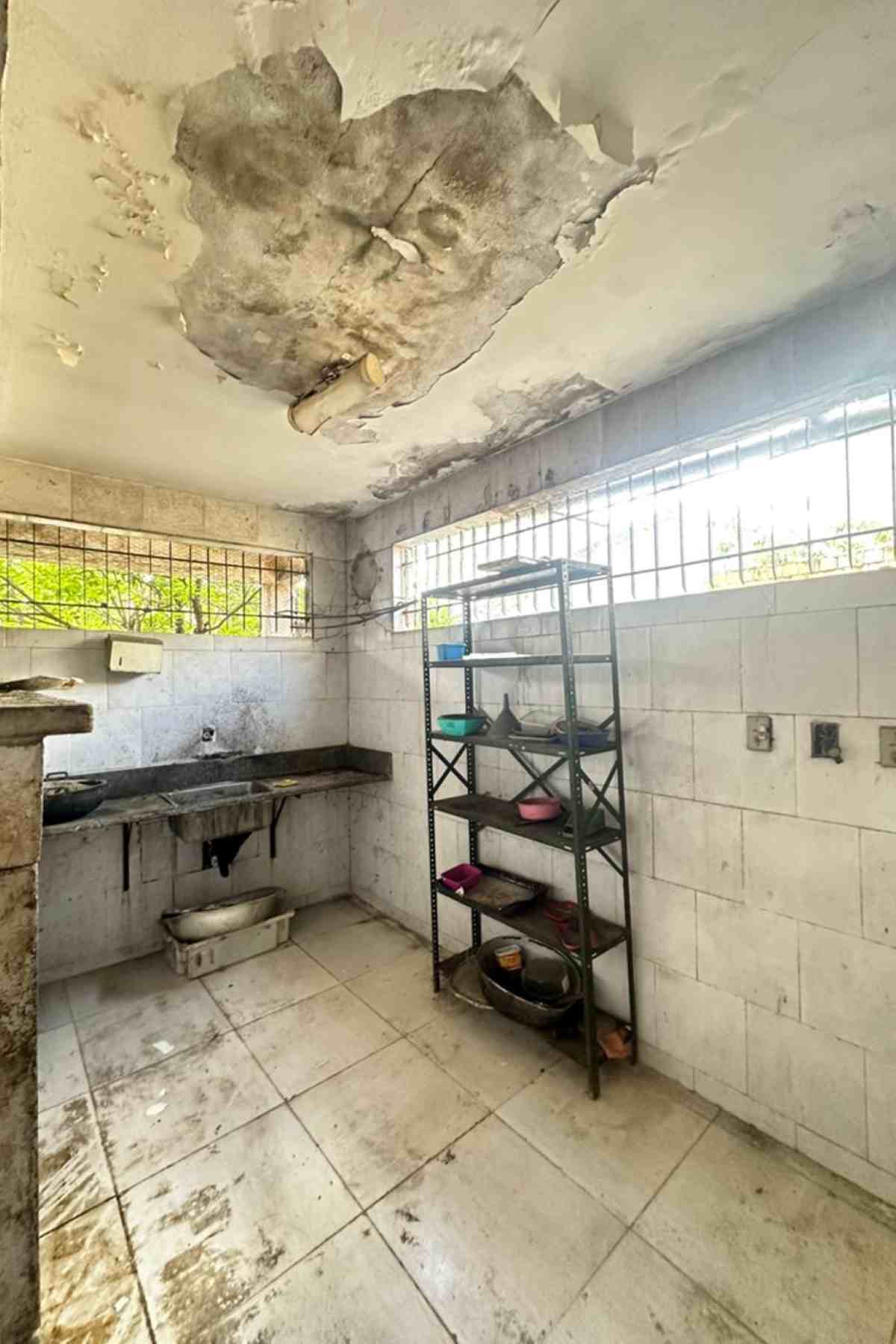 Vigilância Sanitária interdita pasteleira por condições insalubres Vigilância Sanitária interdita pasteleira por condições insalubres