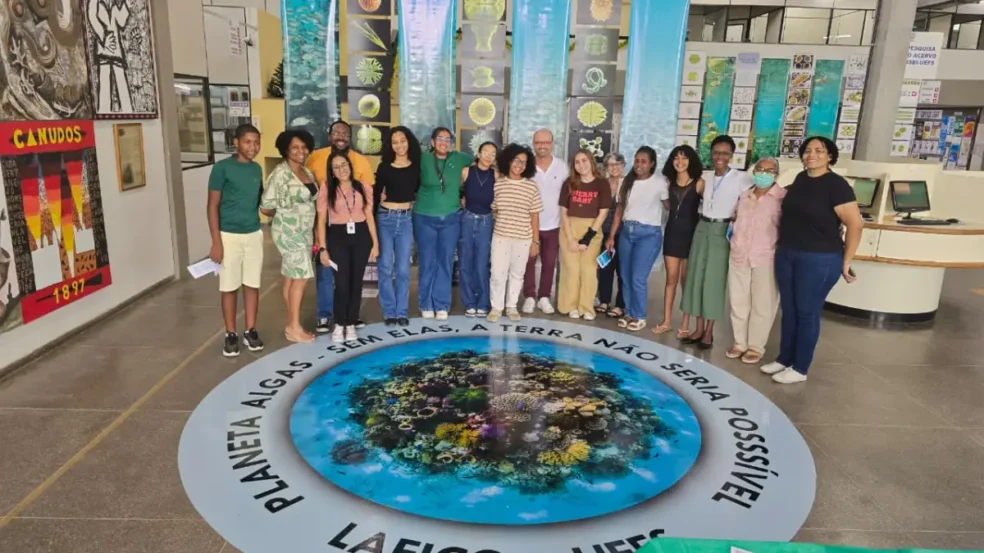 Exposição “Planeta Algas: Sem elas, a Terra não seria possível!” é aberta no hall da Biblioteca Central da Uefs Exposição “Planeta Algas: Sem elas, a Terra não seria possível!” é aberta no hall da Biblioteca Central da Uefs