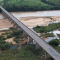 Dnit volta a restringir passagem de veículos pesados pela ponte sobre o Rio Jequitinhonha