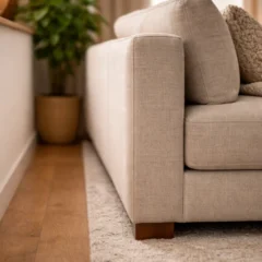 Reposicionar m&oacute;veis encostados demais melhora a circula&ccedil;&atilde;o de energia e o bem-estar