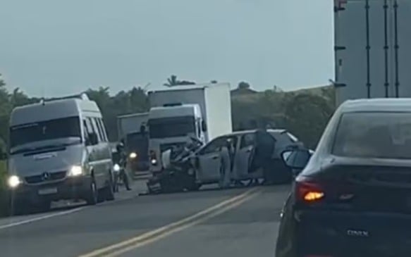 Acidente na BR-101, próximo a Dom Macedo Costa