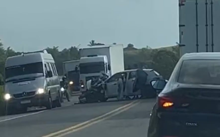 Acidente na BR-101, próximo a Dom Macedo Costa