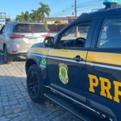 PRF recupera veículo com sinais de adulteração na BR-324, em Feira de Santana
