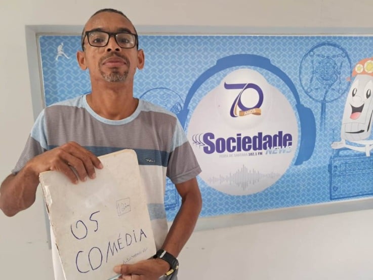 Escritor busca apoio para publicar livro escrito há 20 anos; Conheça a história