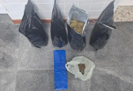 Mulher é presa por tráfico de drogas em residencial de Feira de Santana