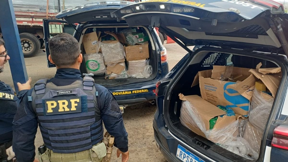 Mais de 300 kg de drogas são apreendidos durante fiscalização na BR-116, em Feira de SantanaMais de 300 kg de drogas são apreendidos durante fiscalização na BR-116, em Feira de Santana Mais de 300 kg de drogas são apreendidos durante fiscalização na BR-116, em Feira de SantanaMais de 300 kg de drogas são apreendidos durante fiscalização na BR-116, em Feira de Santana