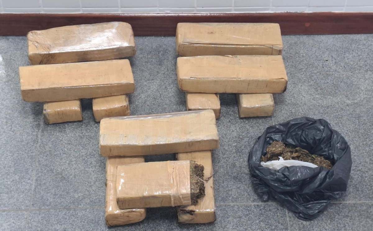 PolÃcia Militar apreende entorpecentes no bairro Queimadinha PolÃcia Militar apreende entorpecentes no bairro Queimadinha