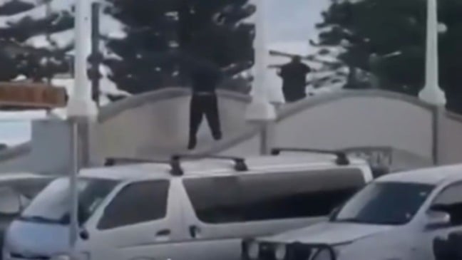 ataque a tiros em praia da Austrália