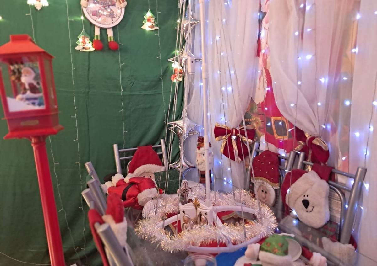 Feirense transforma casa em “Caminho Mágico para o Natal”, atraindo visitantes com cenário temático iluminado Feirense transforma casa em “Caminho Mágico para o Natal”, atraindo visitantes com cenário temático iluminado