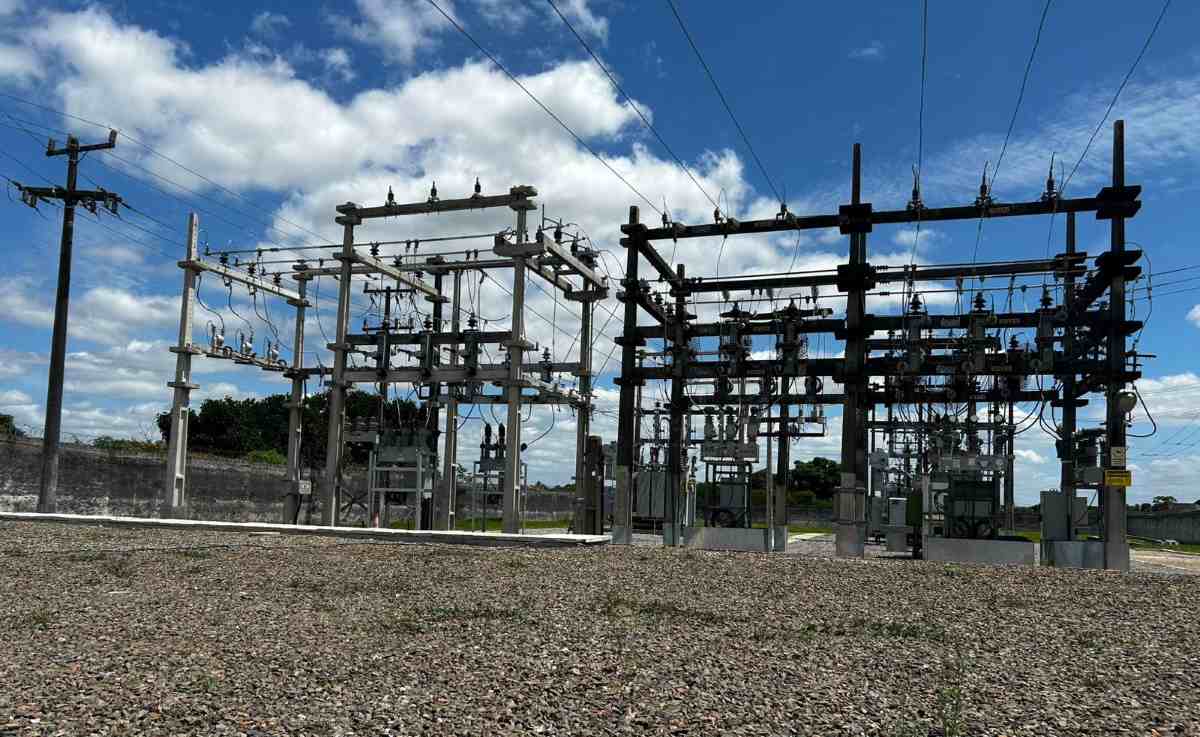 Neoenergia Coelba aumenta a capacidade da Subestação Santo Estevão e reforça o sistema elétrico do Centro Norte baiano Neoenergia Coelba aumenta a capacidade da Subestação Santo Estevão e reforça o sistema elétrico do Centro Norte baiano