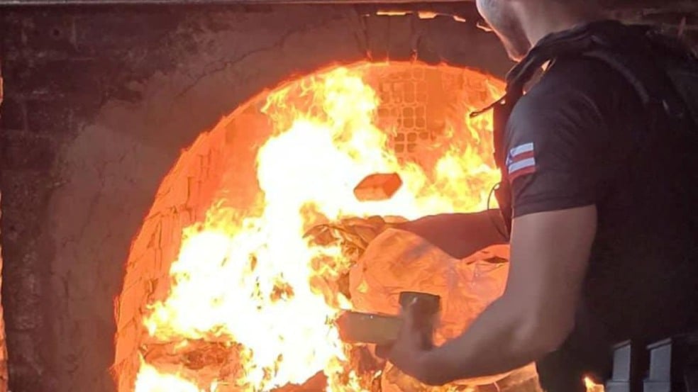 droga sendo queimada droga sendo queimada