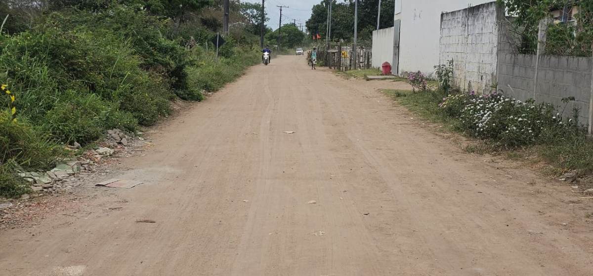 Estrada do Calundu, bairro Lagoa Salgada