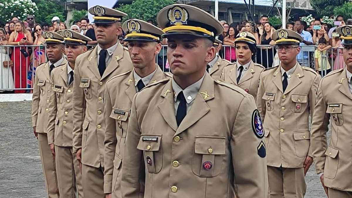 Formatura de soldados da PM