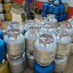 Pol&iacute;cia apreende 204 botij&otilde;es de g&aacute;s comercializados ilegalmente em Vit&oacute;ria da Conquista