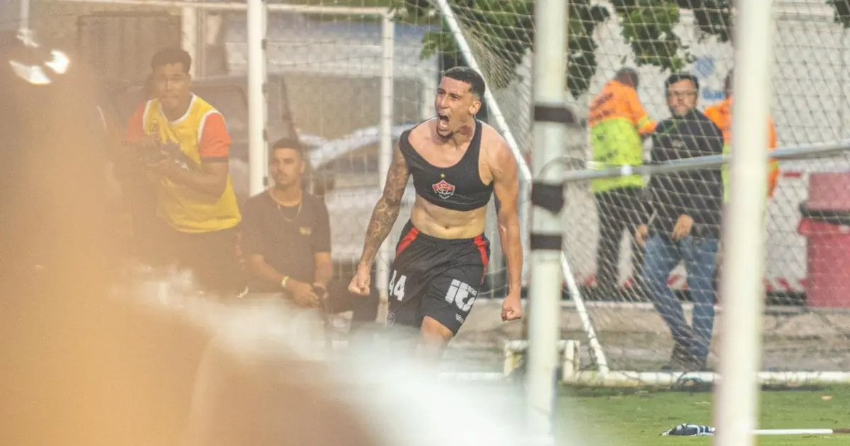 Vitória vence o São Paulo e permanece na série A Vitória vence o São Paulo e permanece na série A