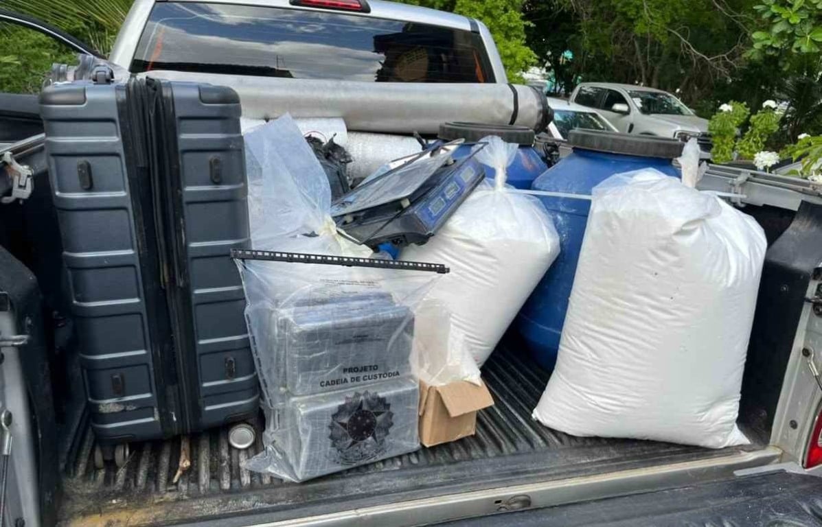 PolÃcia prende 39 pessoas e desarticula laboratórios de drogas na Bahia; mandados são cumpridos em Feira de Santana PolÃcia prende 39 pessoas e desarticula laboratórios de drogas na Bahia; mandados são cumpridos em Feira de Santana