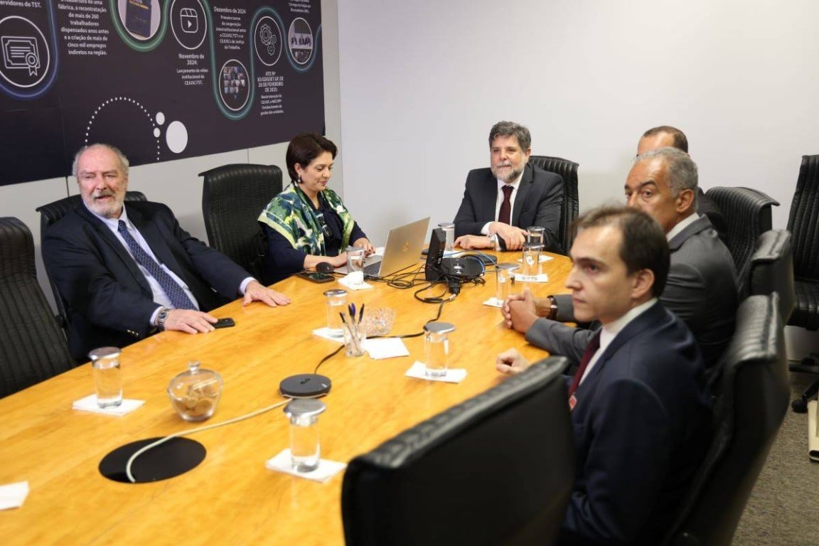 NAV Brasil e Sindicato dos Trabalhadores na Proteção ao Voo firmam contrato coletivo após negociarem por mais de 2 meses NAV Brasil e Sindicato dos Trabalhadores na Proteção ao Voo firmam contrato coletivo após negociarem por mais de 2 meses