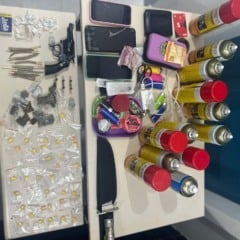 PM apreende drogas e arma durante fiscalização de festa clandestina em Vitória da Conquista