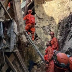 Sobreviventes: 17 pessoas são resgatadas em casarão que desabou no Rio de Janeiro