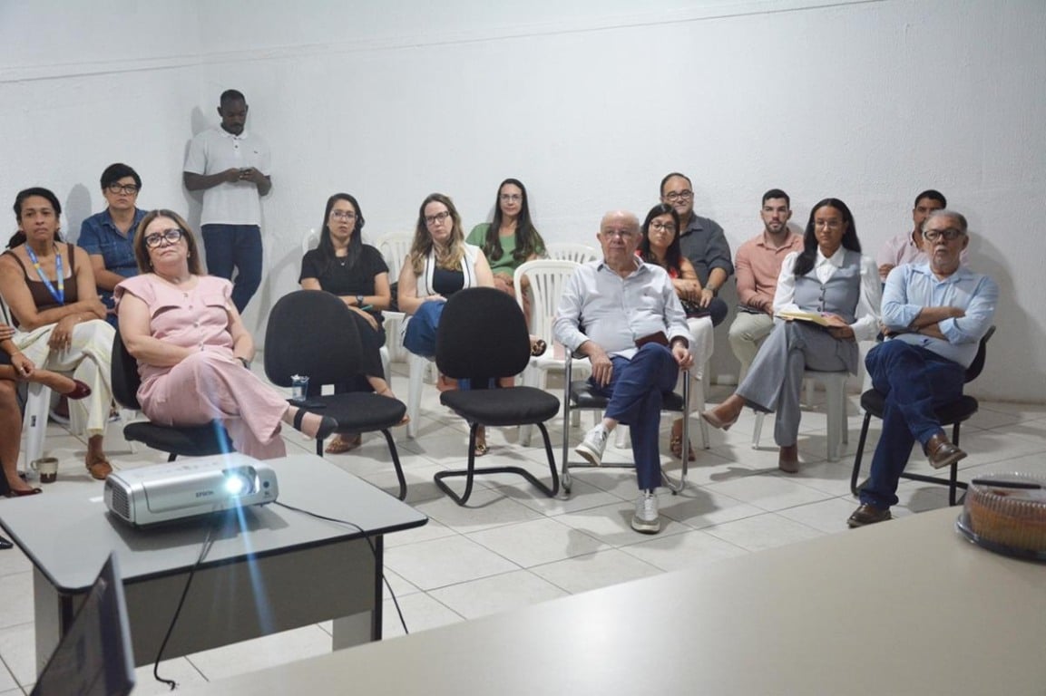 Projeto de PPP do Hospital Municipal de Feira de Santana é apresentado em reunião com prefeito e equipes técnicas