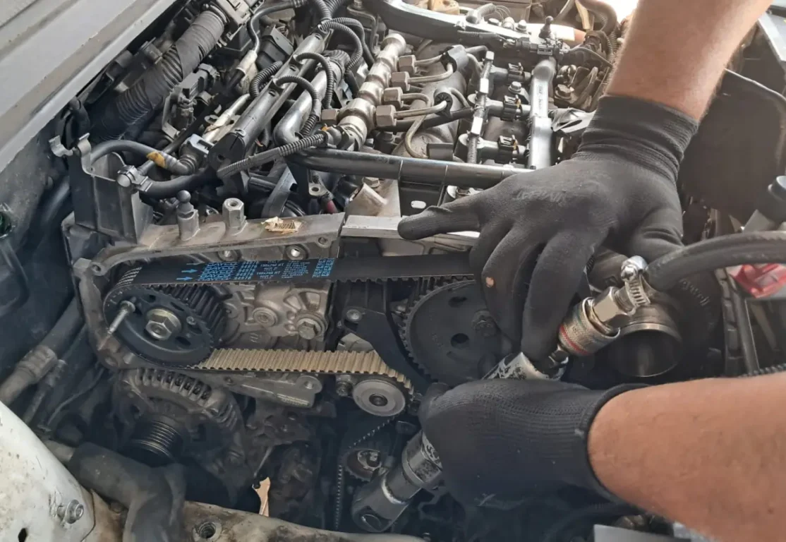 Revisão veicular: mecânico reforça importância de conferir carro antes de viajar