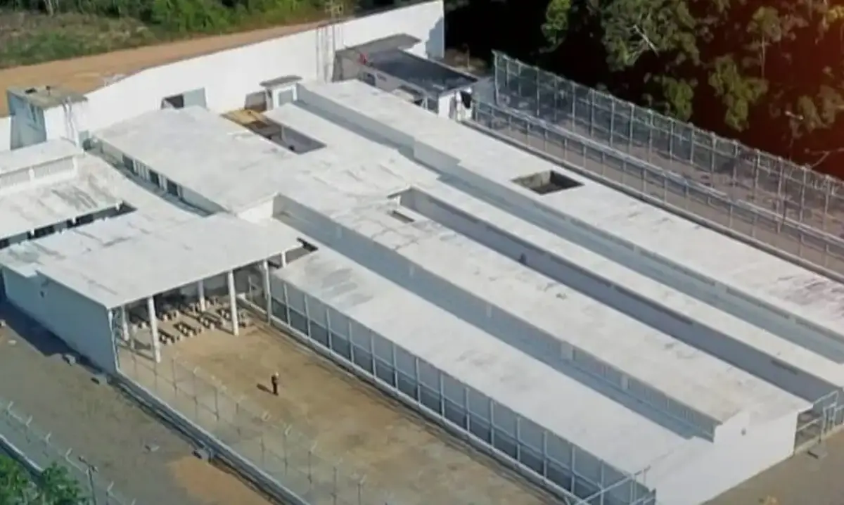 Autoridades procuram 12 fugitivos de prisão no Amazonas Autoridades procuram 12 fugitivos de prisão no Amazonas