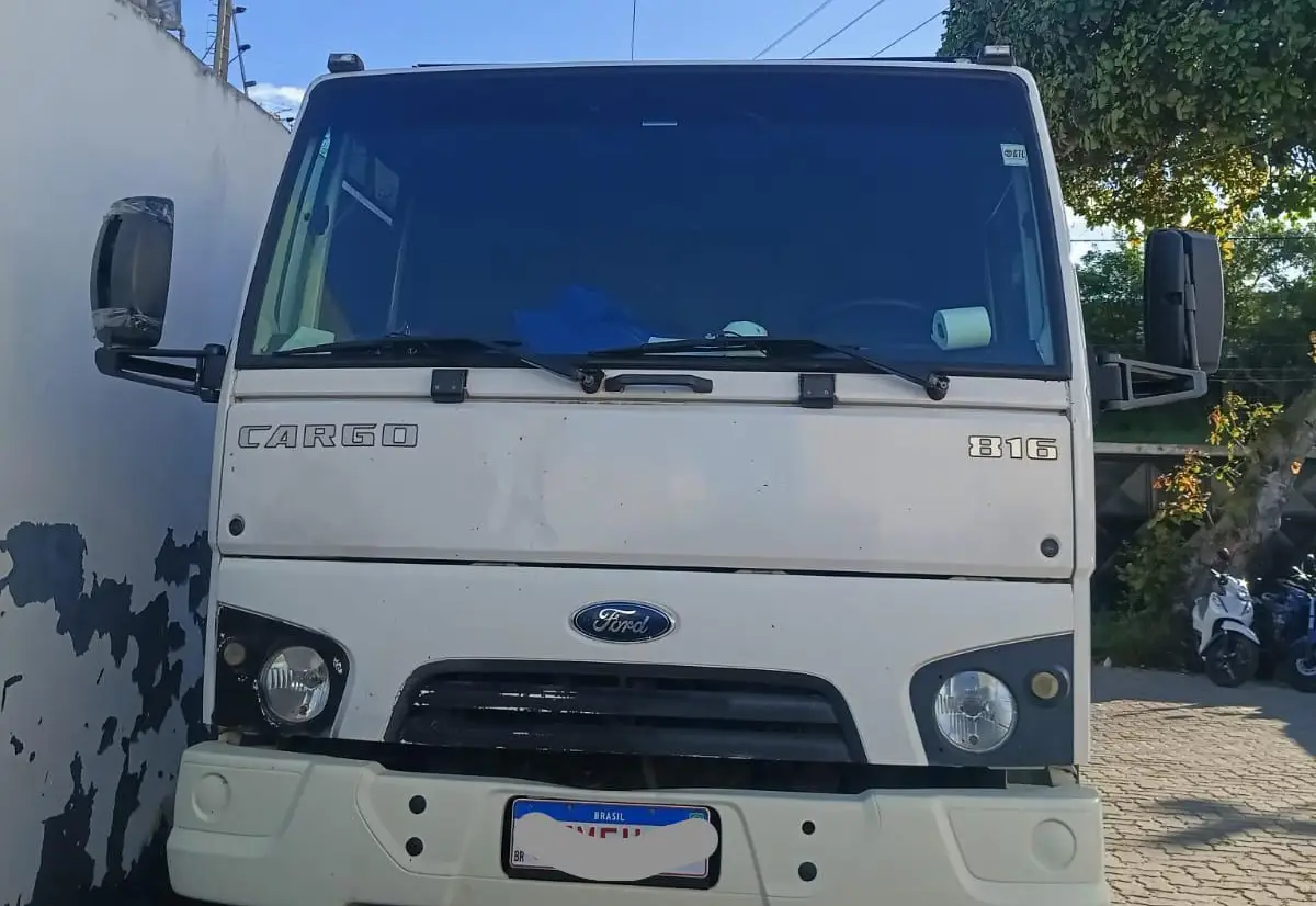 Carga de ácido sulfônico furtada de indústria é localizada pela polícia em Feira de Santana