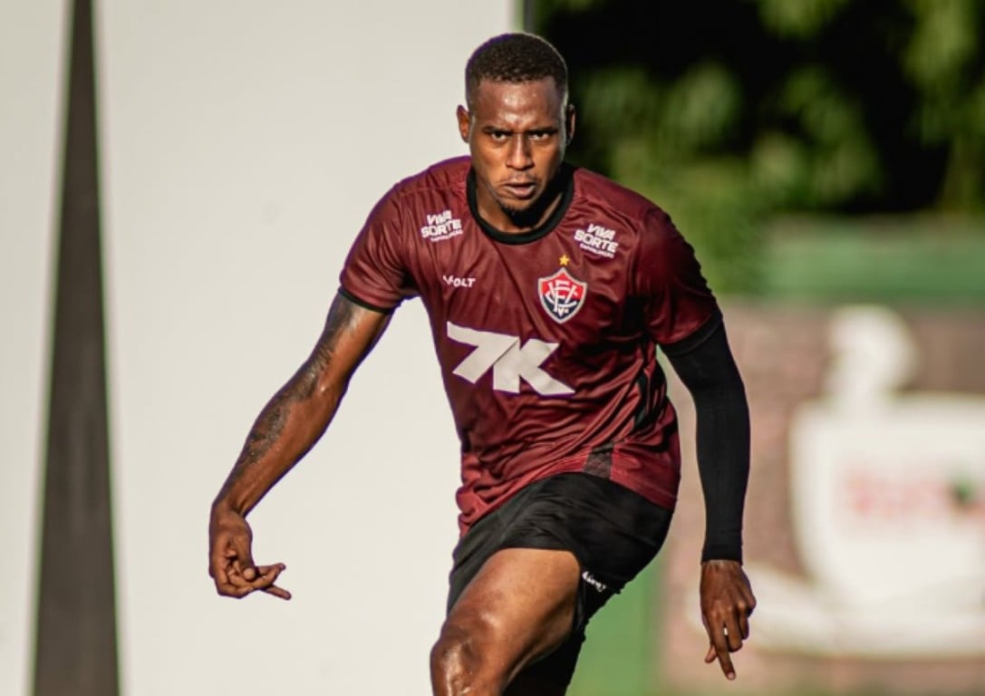 Dudu, volante do Vitória, durante treino | Foto: Victor Ferreira/EC Vitória