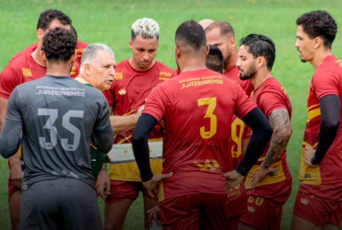 Equipe da Juazeirense durante treino | Foto: Reprodução/Instagram (@juazeirenseoficial)