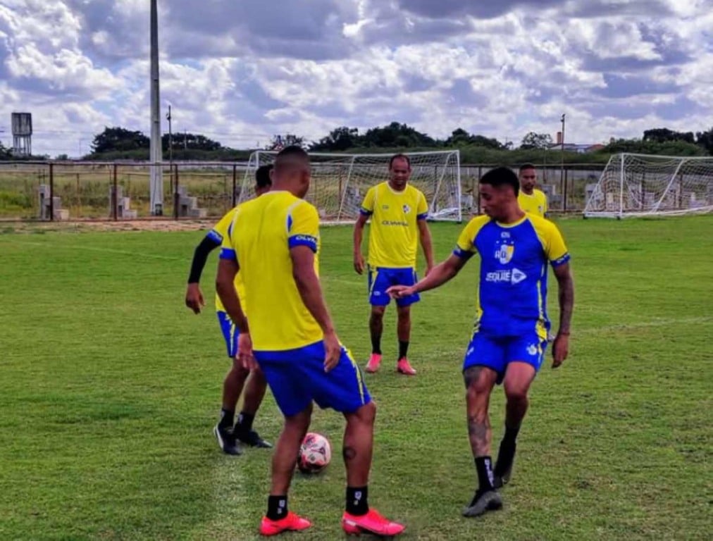 Equipe do Jequié durante treino | Foto: Reprodução/Instagram (@adjequieoficial)