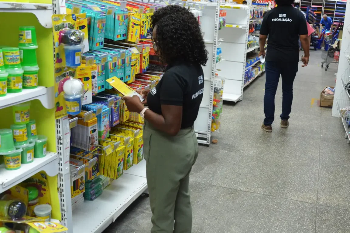 Procon - lojas - material escolar