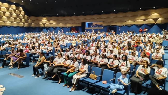 Projeto Mãos Solidárias alfabetiza quase mil jovens, adultos e idosos em Feira de Santana