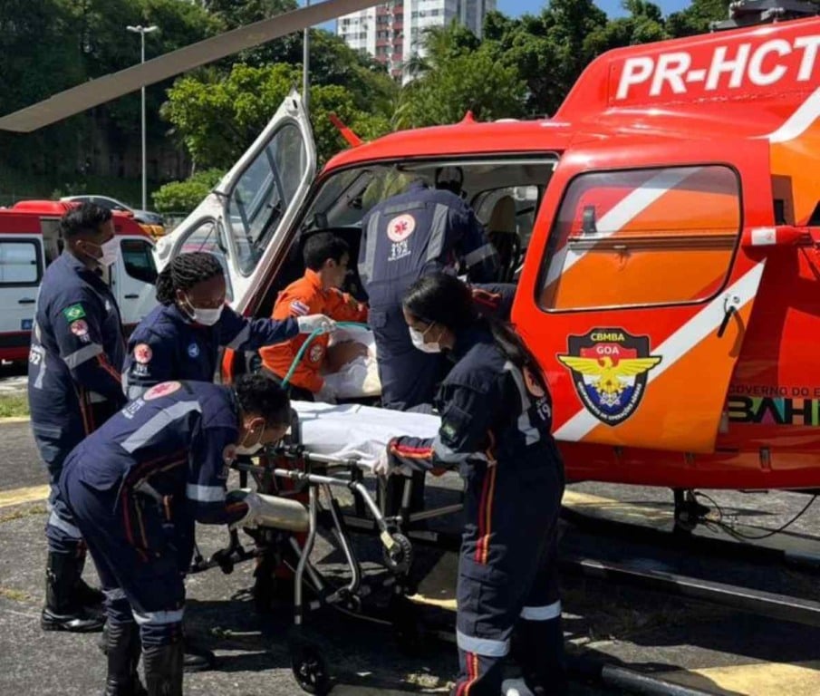 GOA transporta vítima de queimaduras após explosão em Uruçuca | Foto: Reprodução/ CBMBA