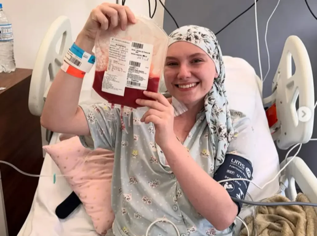 Influenciadora Isabel Veloso morre aos 19 anos após complicações do câncer