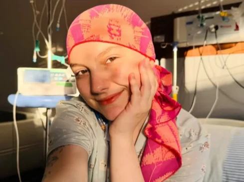 Influenciadora Isabel Veloso morre aos 19 anos após complicações do câncer