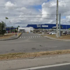 Trabalhador morre ap&oacute;s acidente com carreta em &aacute;rea interna de empresa, em Feira de Santana